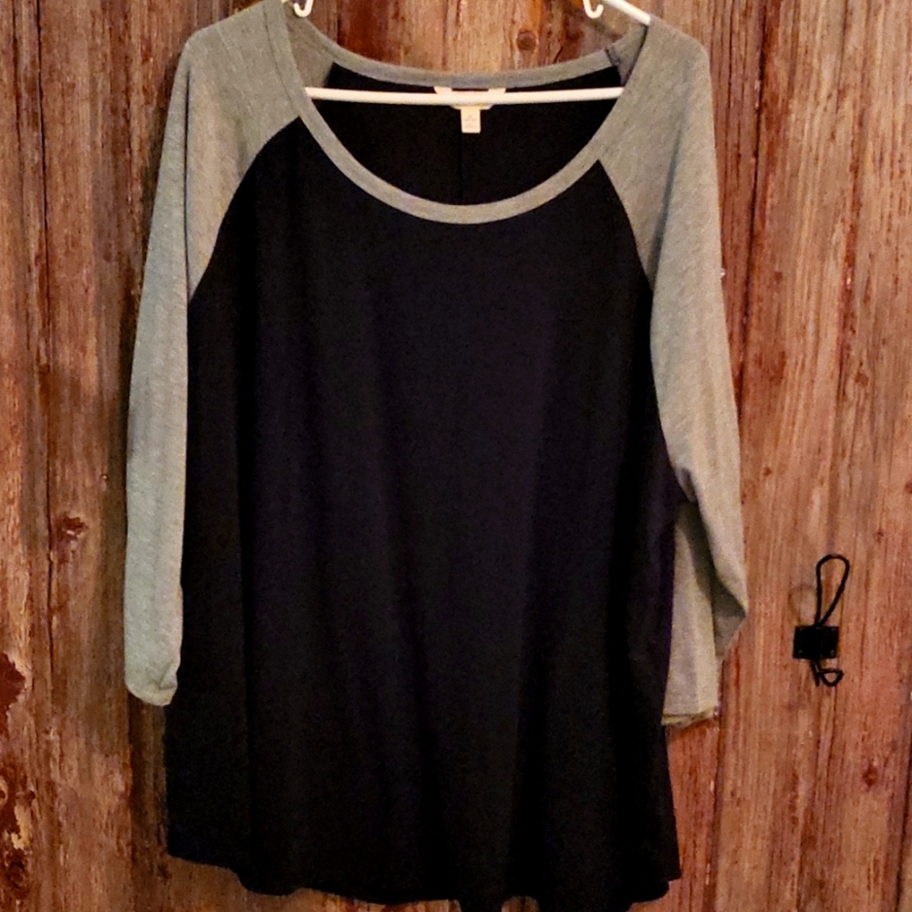 Baseball style top no rips or stains smoke free home great condition